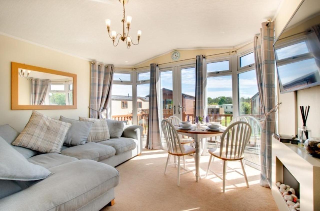 Stunning 3-Bed Hot Tub Lodge Northumberland Felton  Zewnętrze zdjęcie