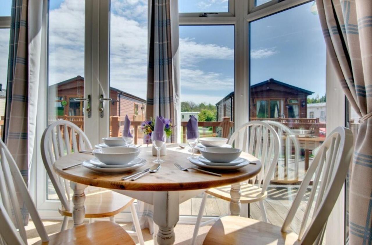 Stunning 3-Bed Hot Tub Lodge Northumberland Felton  Zewnętrze zdjęcie