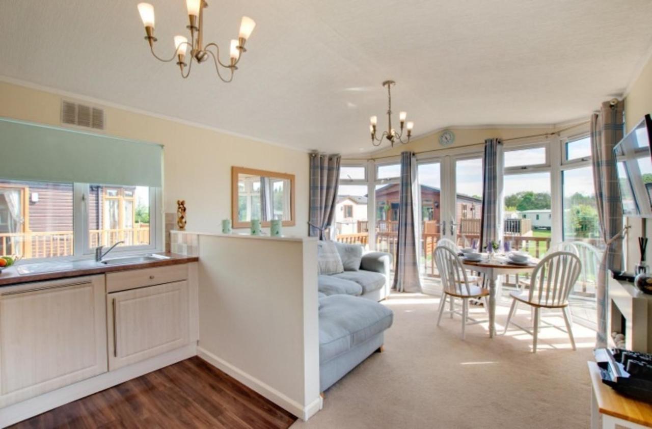 Stunning 3-Bed Hot Tub Lodge Northumberland Felton  Zewnętrze zdjęcie